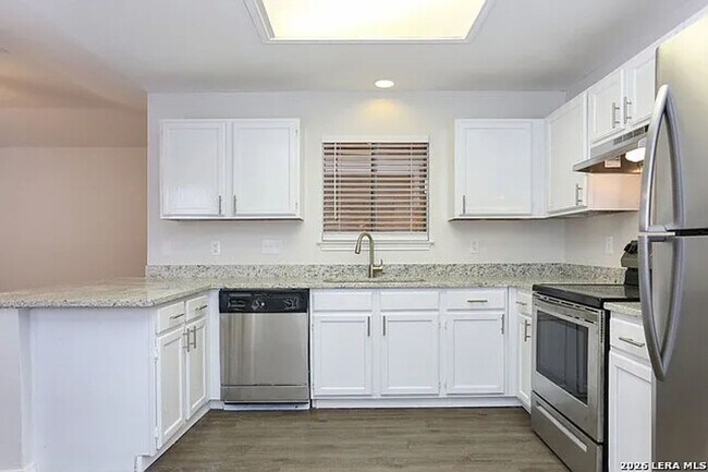 Building Photo - Beautiful Home in Candlewood Park Ready for Move-In!