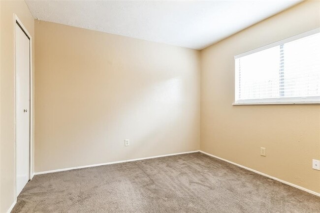 Building Photo - 5514 Edgebrook Forest Dr