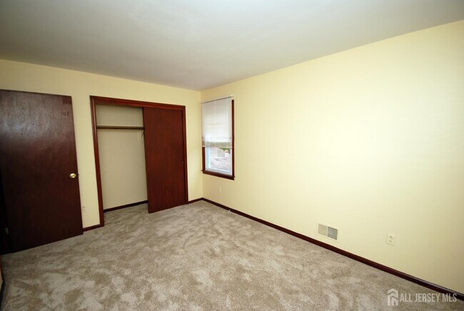 Building Photo - 6 Heather Ln
