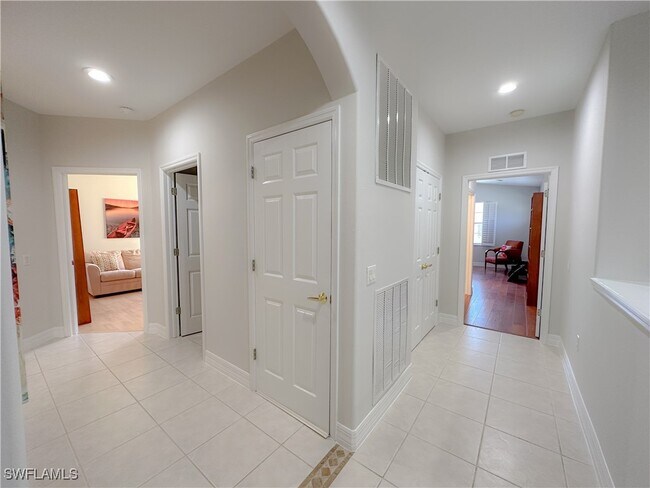 Building Photo - 8310 Big Acorn Cir