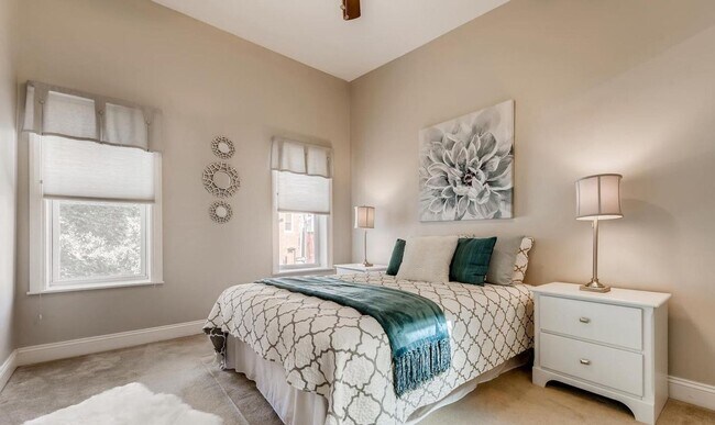 Building Photo - Charming 3 Bedroom/2.5 Bathroom Townhome with Finished Basement in Canton, MD!