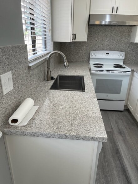 Building Photo - 502 Hope Ter