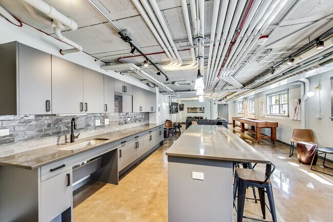 Building Photo - 551 W Euclid Ave