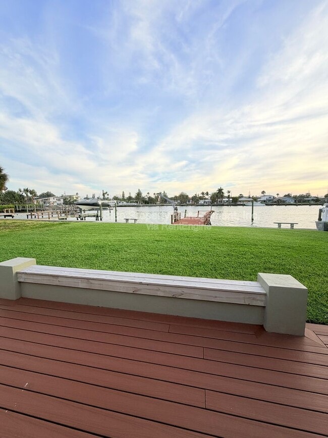 Building Photo - 724 Sunset Cove