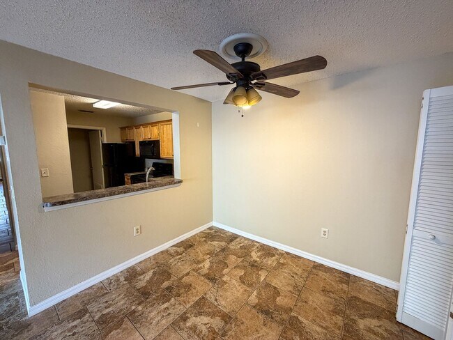 Building Photo - Windsor Park #311