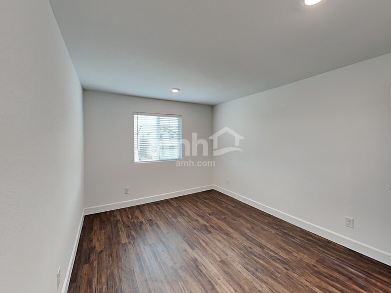 Building Photo - 8938 Tiger Tooth Ave