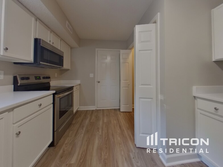 Building Photo - 1005 Alston Hill Dr