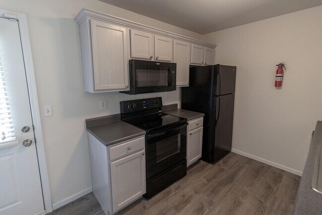 Building Photo - 3310 E St Charles Rd