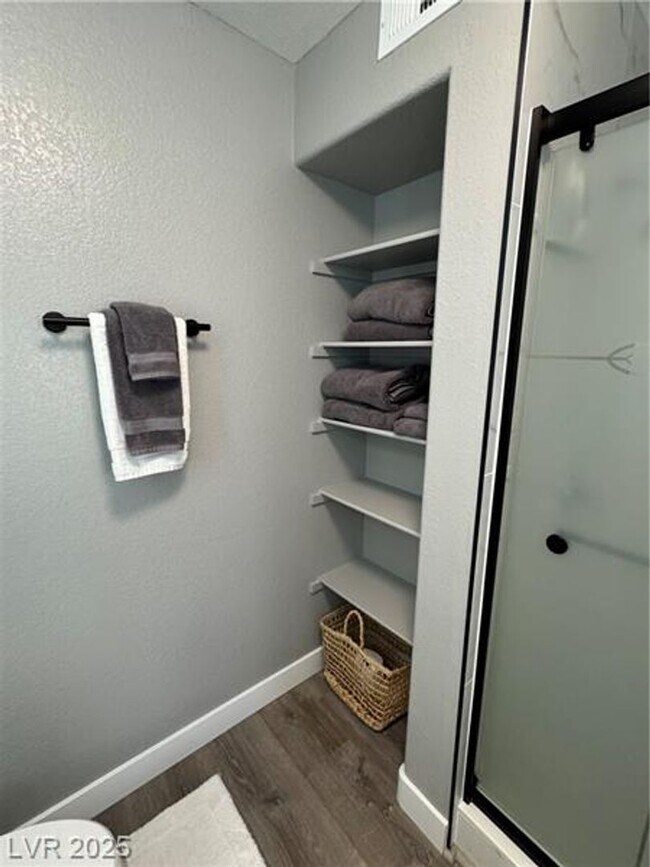 Building Photo - Cozy Fully Furnished Condo