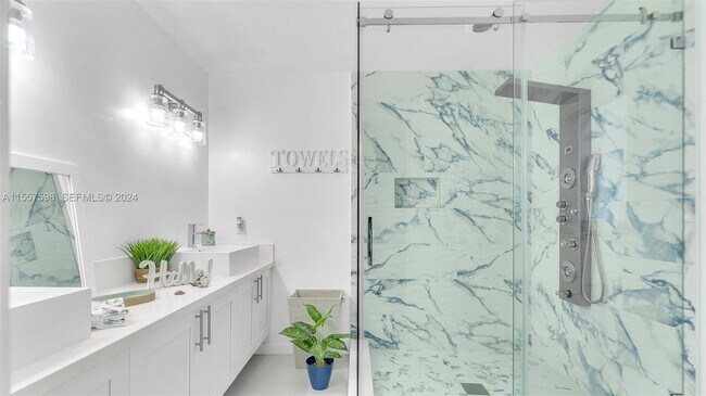 Building Photo - 441 La Fitte Rd