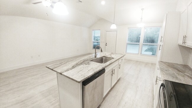 Building Photo - 4330 Mallow St
