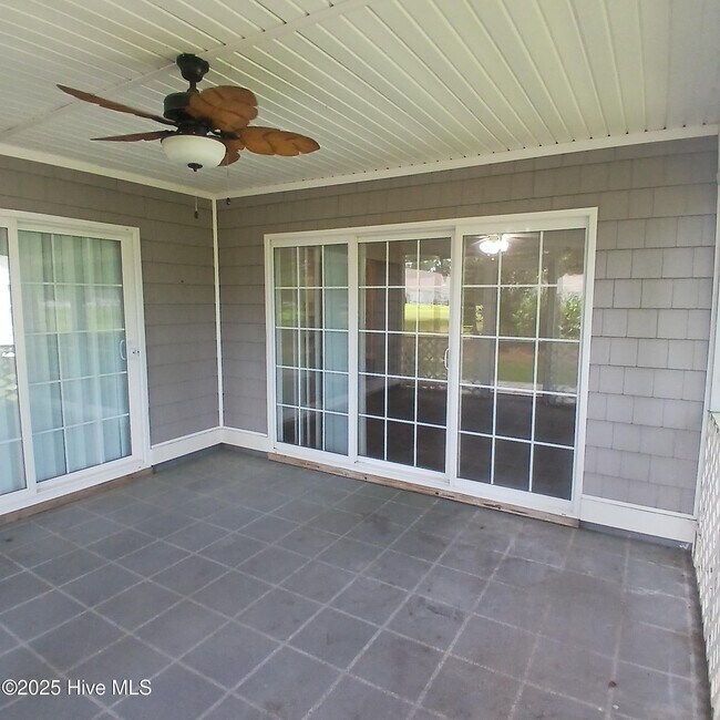 Building Photo - 4999 Glen Cove Dr SE
