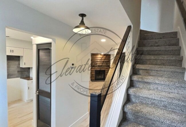 Building Photo - RENT SPECIAL: 1/2 OFF FIRST MONTHS RENT! M...