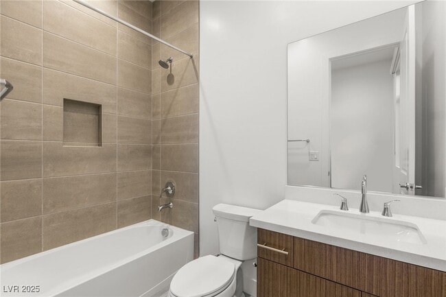 Building Photo - 10793 Vista Altura Ave