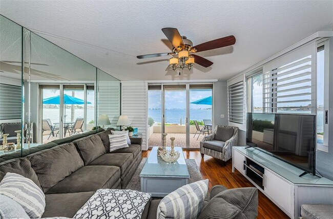 Building Photo - 6105 Bahia Del Mar Cir