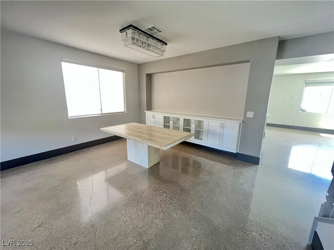 Building Photo - 604 Celso Ct