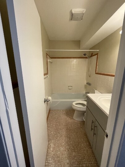 Building Photo - 240 Harmon Ave