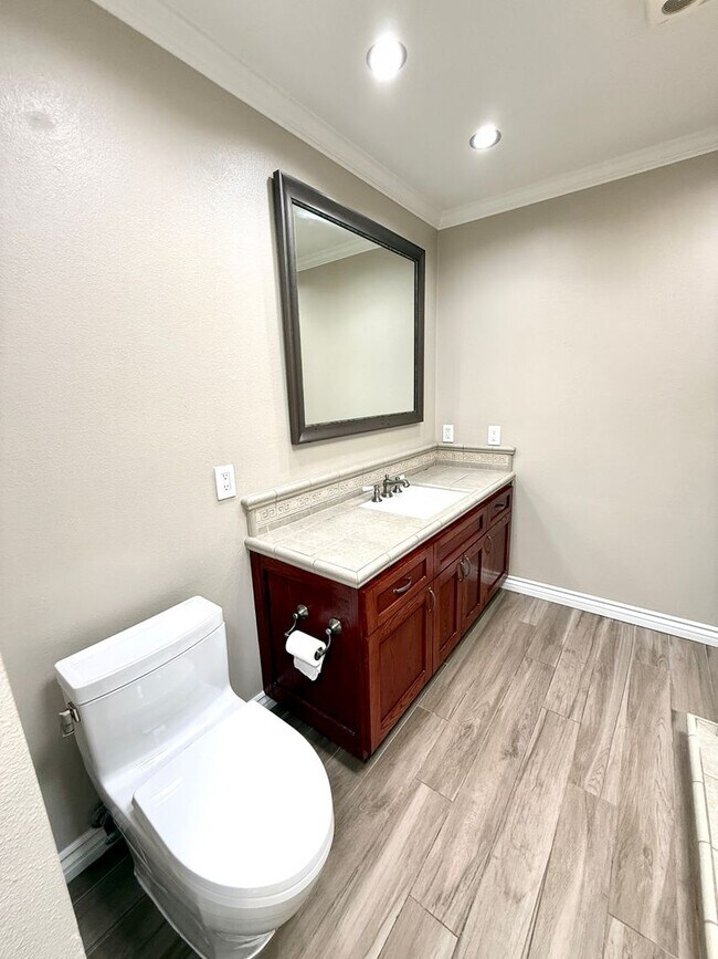Building Photo - Coveted Highpoint Property