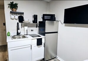 Building Photo - 312 Centre St