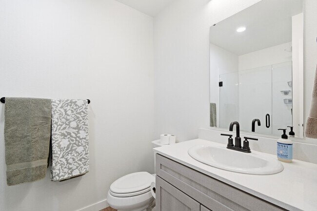 Building Photo - 2115 Hummingbird Wy