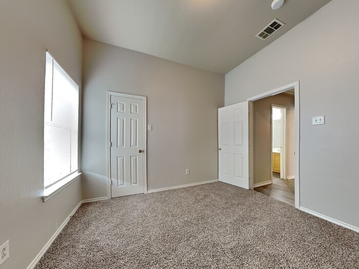 Building Photo - 11825 Hickory Garden Dr