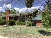 Building Photo - 1520 E Pikes Peak Ave