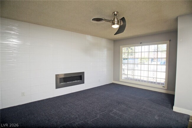 Building Photo - 1056 E Oakey Blvd