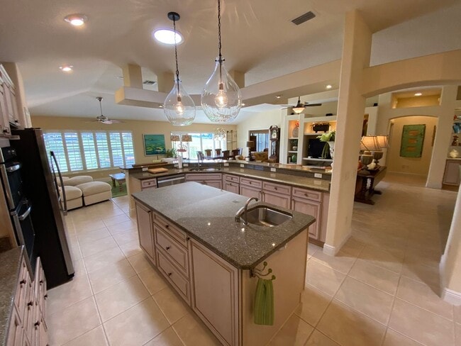 Building Photo - Exquisite - Turnkey, 3 bed + 2 1/2 Bath + ...