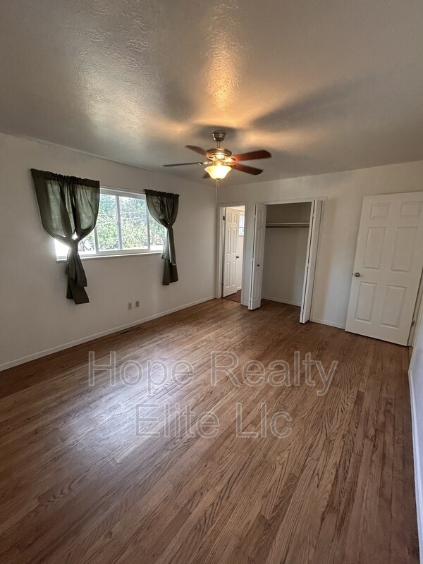 Building Photo - 1106 Querida Dr