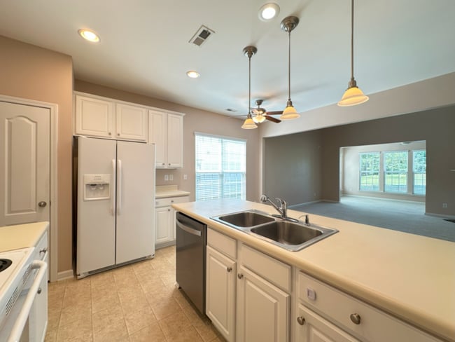 Building Photo - Charming Wakefield Home with First-Floor B...