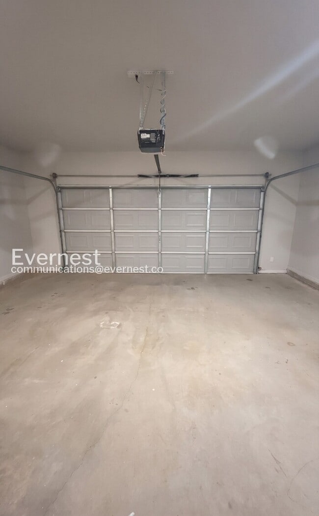 Building Photo - 4-Bed/2-Bath Home/Pet Friendly/Available Now!