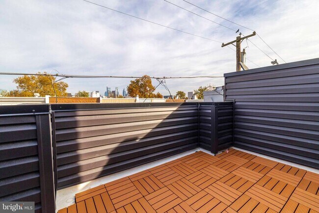 Building Photo - 2350 Moore St