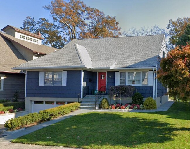 Primary Photo - 419 Beach Ave