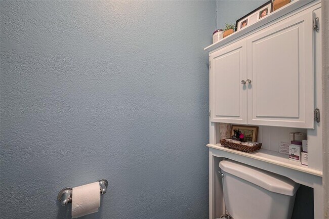 Building Photo - 12231 Carriage Hill Dr