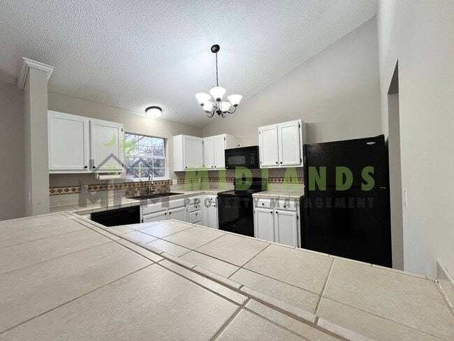 Building Photo - 844 Bentley Dr