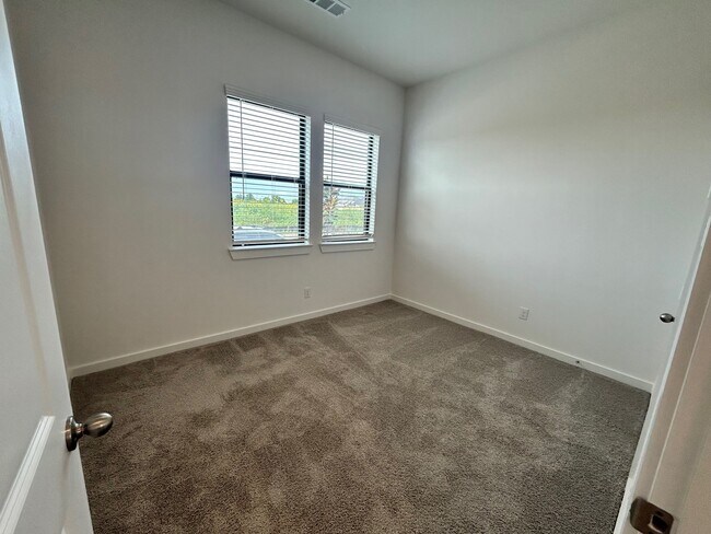 Building Photo - 3331 Loam Ln