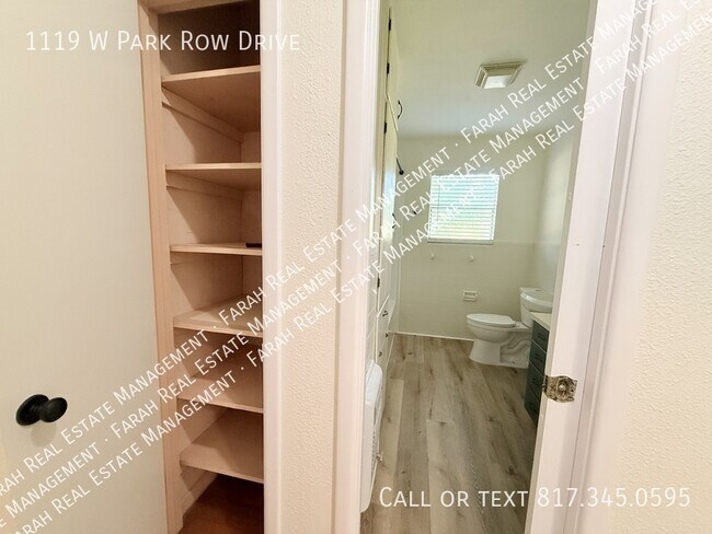 Building Photo - 1119 W Park Row Dr