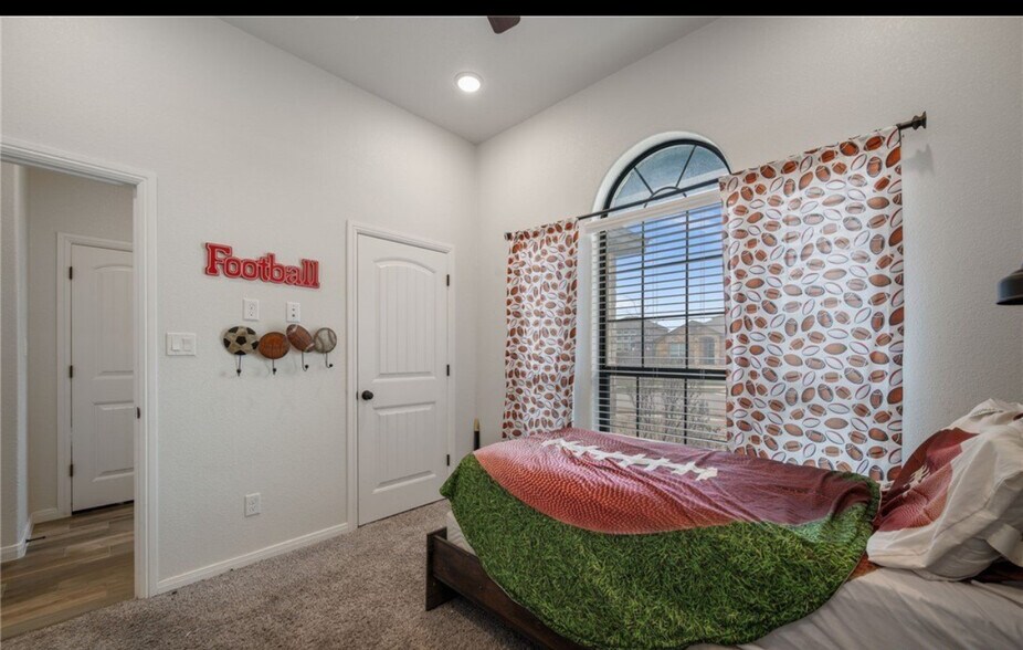 Building Photo - 8401 Preserve Trl