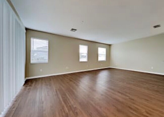 Building Photo - 3041 Hanna Ct