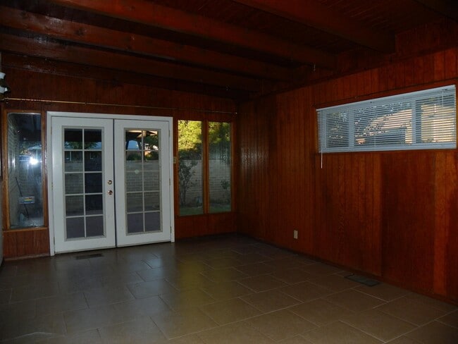 Building Photo - 8522 Flower Pl NE