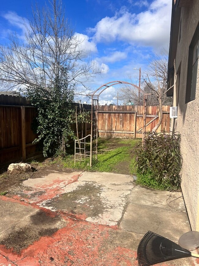 Building Photo - 337 Harding Ave.