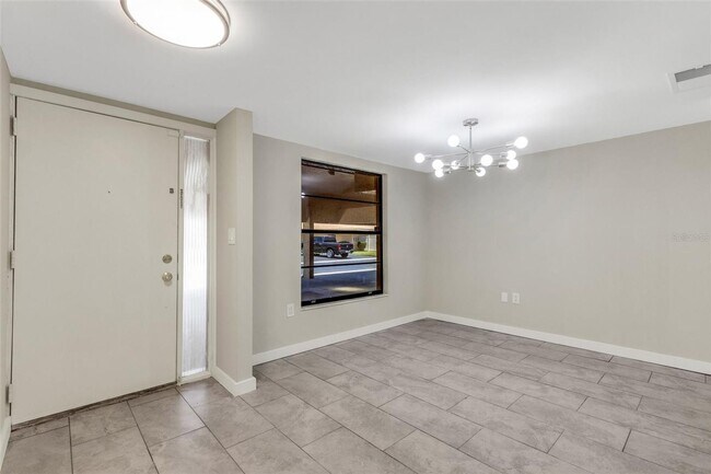 Building Photo - 2 Bed 2 Bath Unfurnished Condo - Sarasota