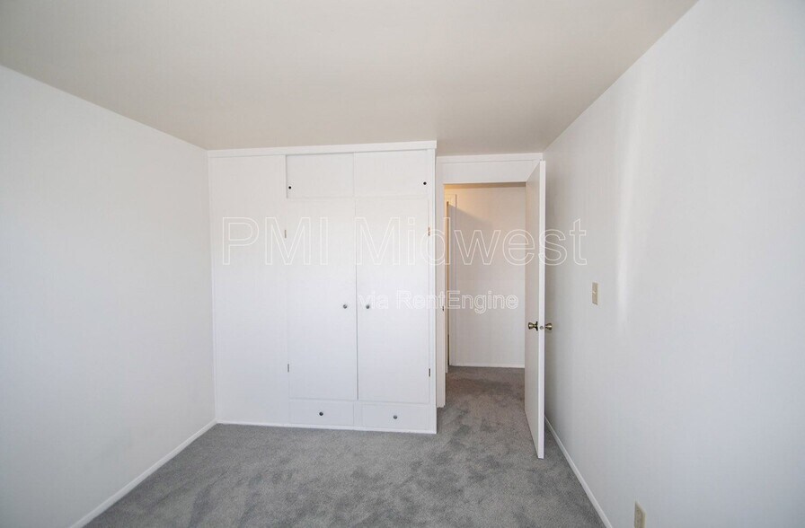Building Photo - 8636 E Edgewood Ave