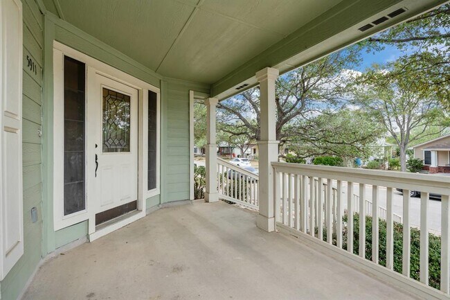 Building Photo - 5911 Steiner