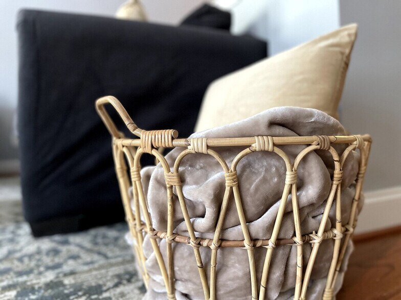 Building Photo - 617 Lake Forest Road