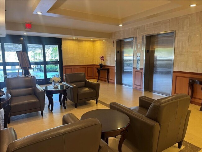 Building Photo - 3095 N Course Dr