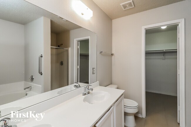Building Photo - 3913 Fox Run Dr