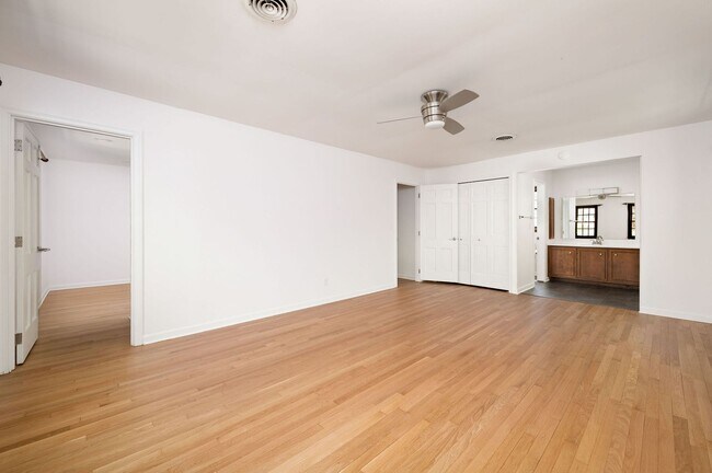 Building Photo - Spacious Canterbury Hills Home