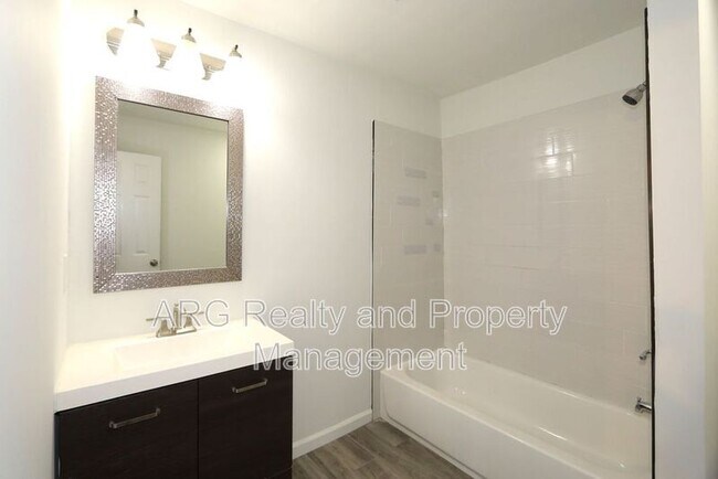 Building Photo - 1095 Ira St SW