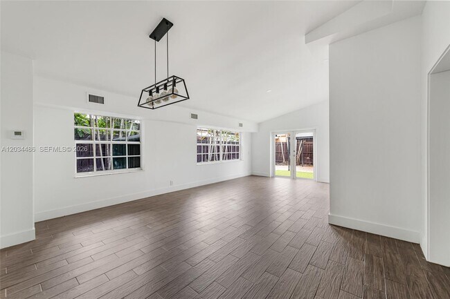 Building Photo - 6768 SW 104th Ave